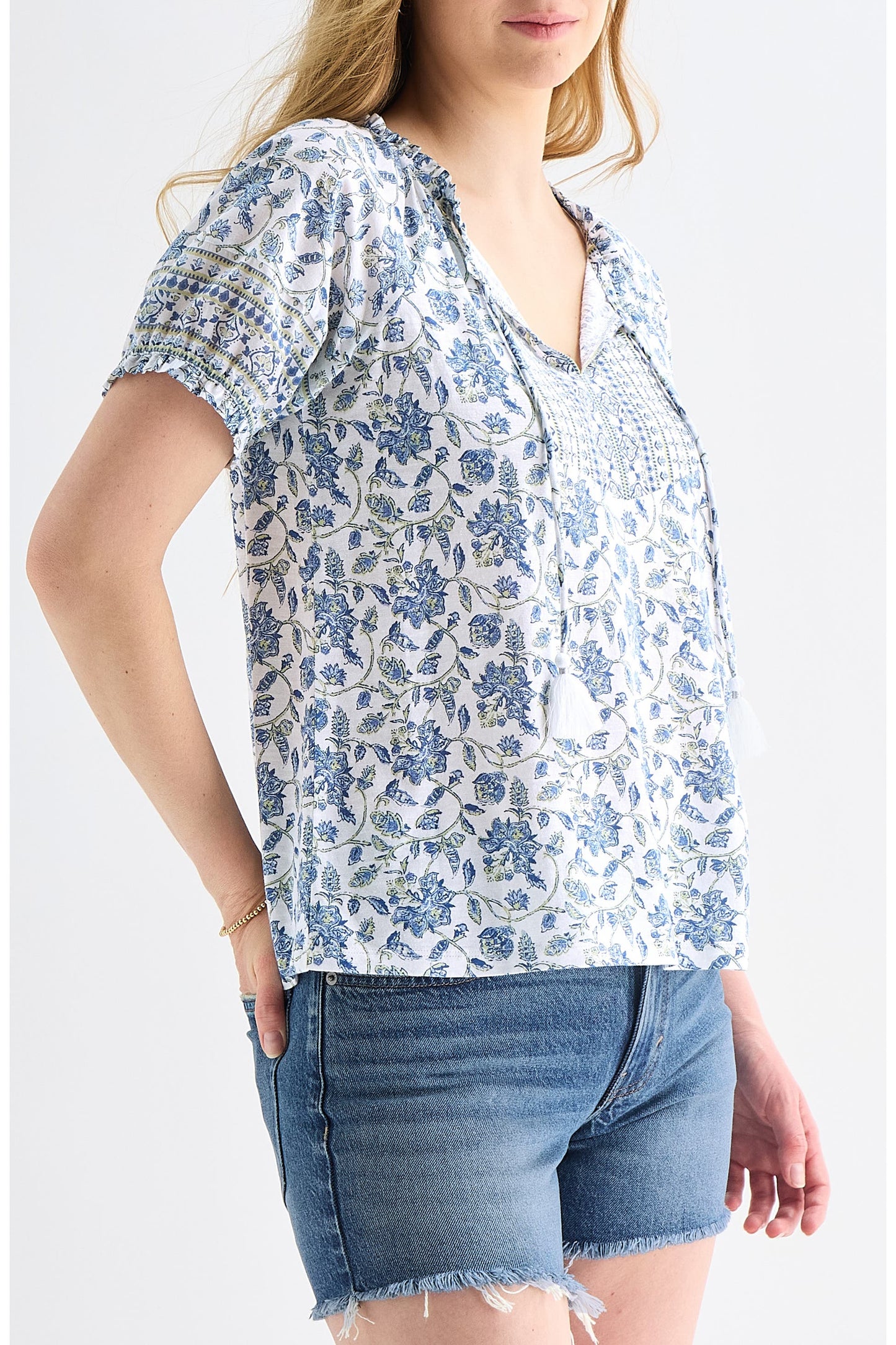 [159549-460] WOMENS LUCKY BRAND SHORT SLEEVE NOTCH NECK - BLUE MULTI