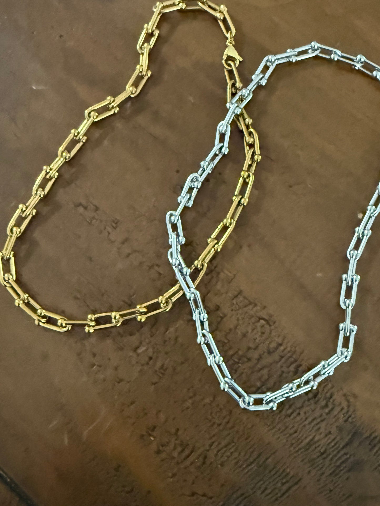 horseshoe link necklace